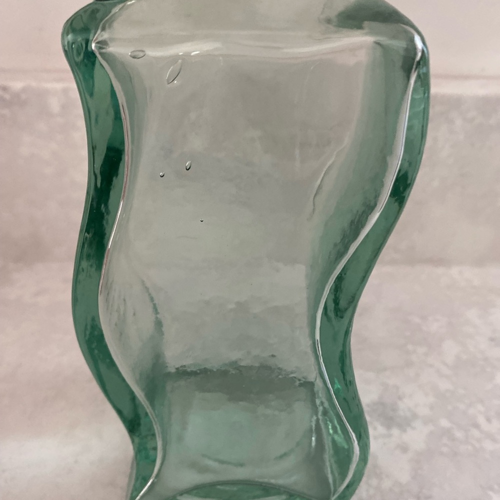 Wavy interlocking glass bottles - Picture 3 of 8